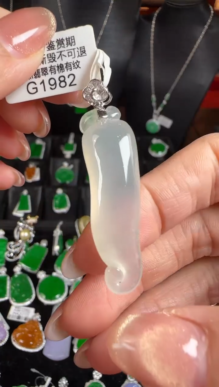 颈饰18K金镶嵌翡翠G1982冰人参如意