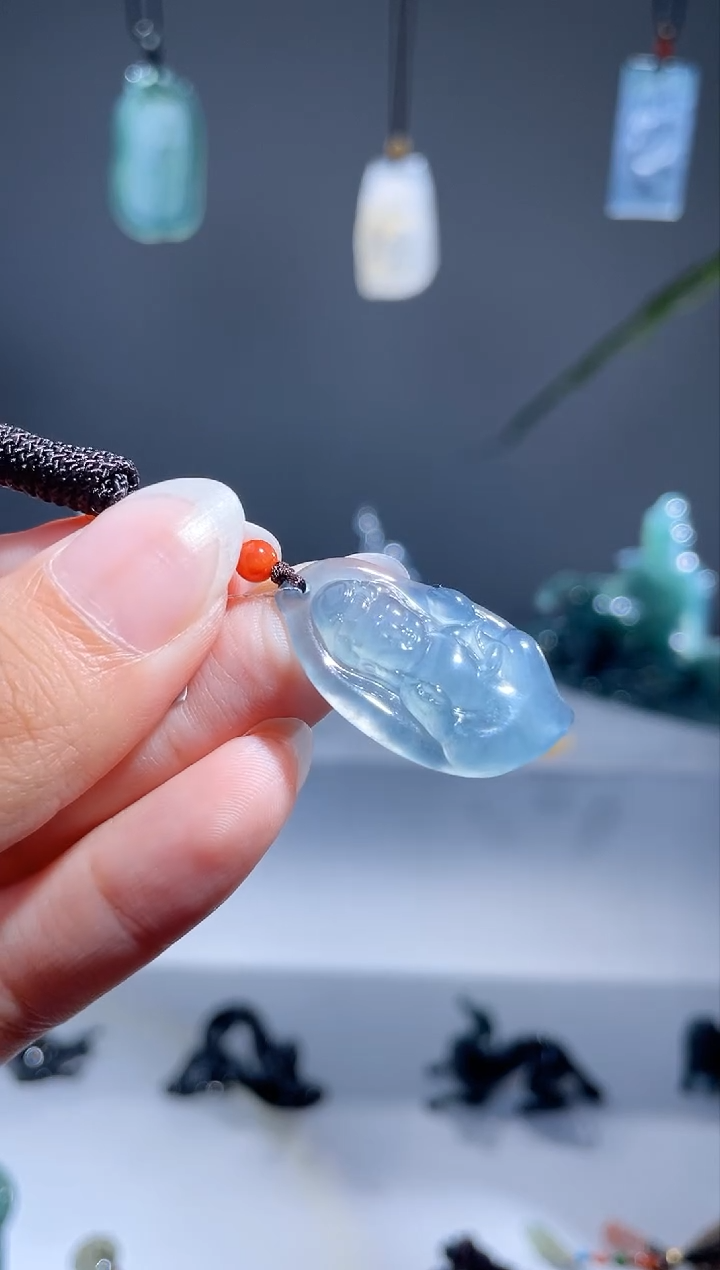 翡翠未镶嵌颈饰宝宝佛