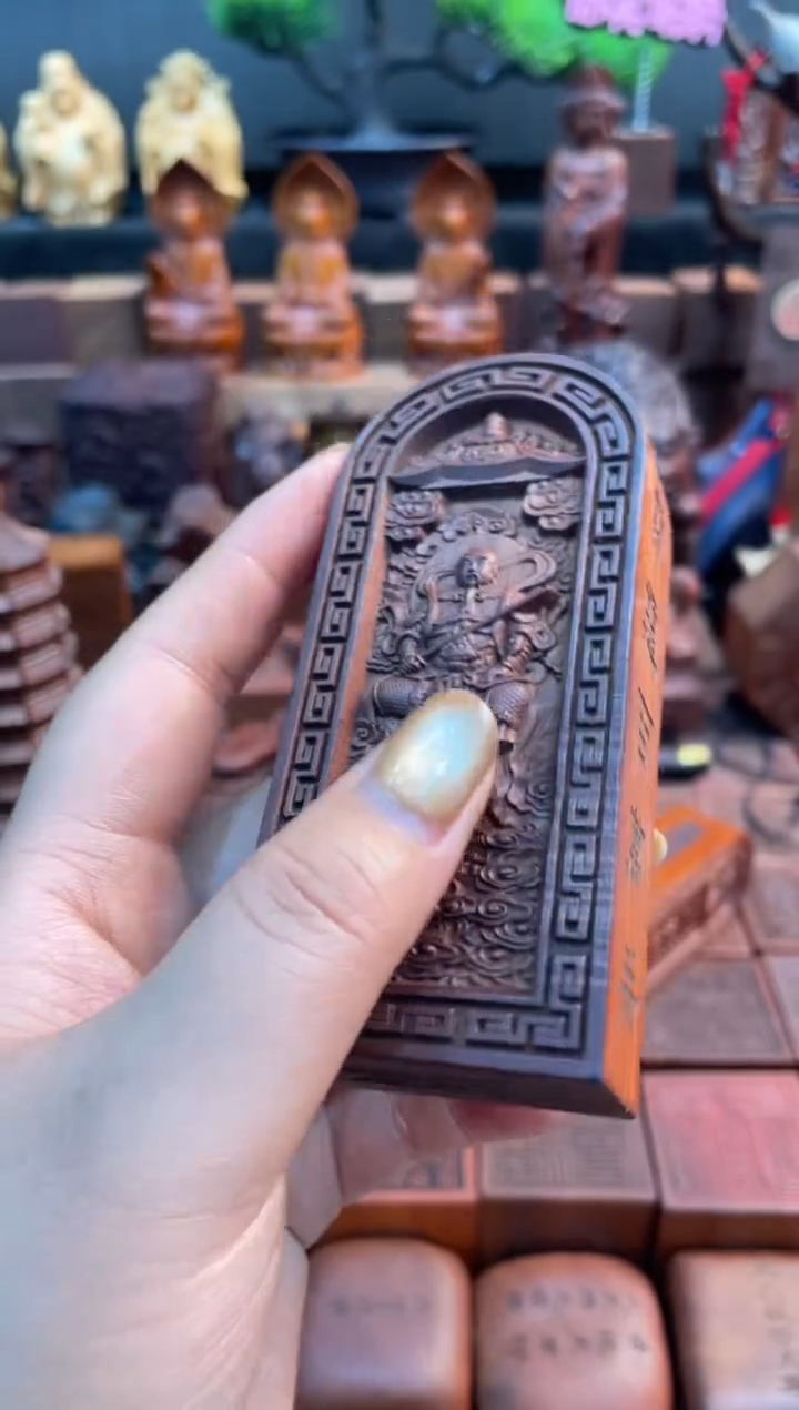 木枣木瑕疵9公分真武令牌