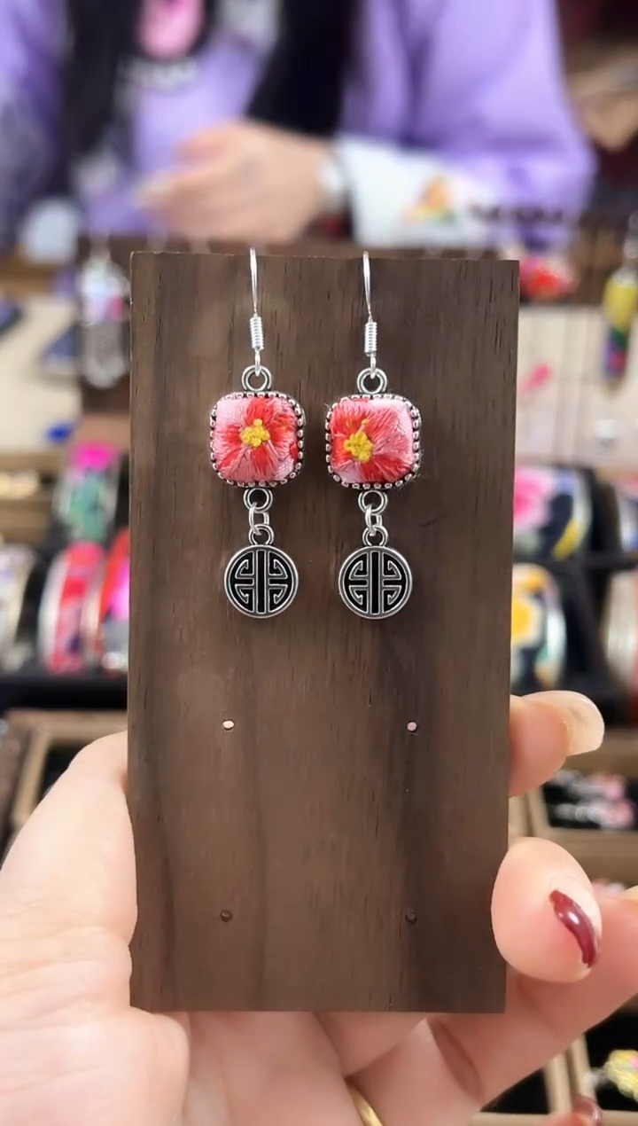 【闪购商品】织绣民族风老绣饰品014