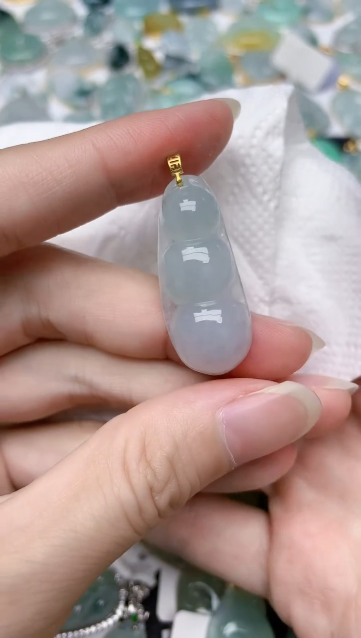 翡翠18K金镶嵌颈饰天然A货翡翠