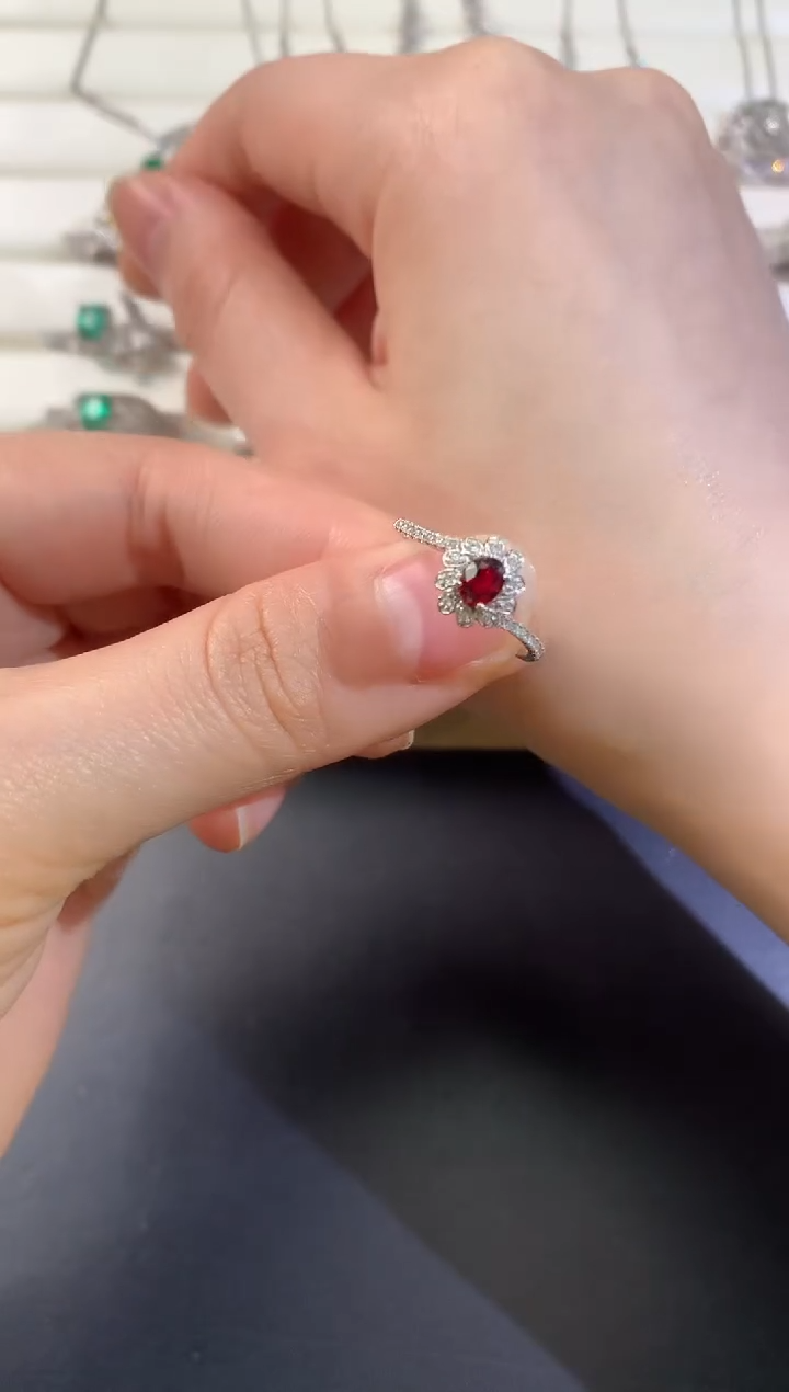 【闪购商品】戒指18K金镶嵌红宝石E179|1980