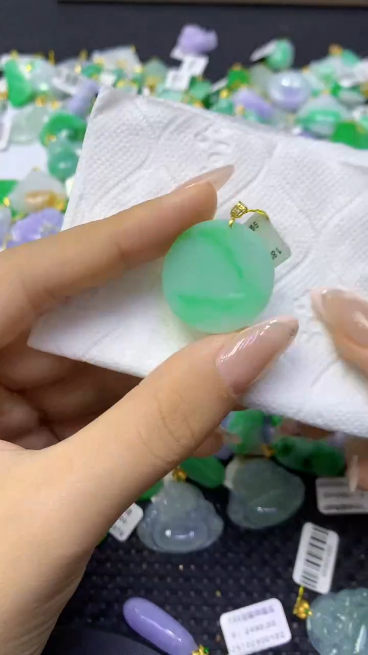 颈饰18K金镶嵌翡翠天然缅甸翡翠A货