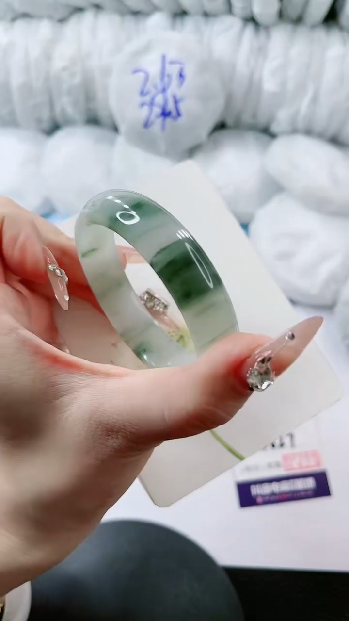 【闪购商品】石英质玉手镯未镶嵌多样性发货L627