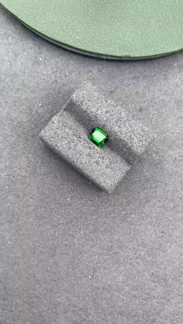 【闪购商品】石榴石裸石未镶嵌1ct沙弗莱