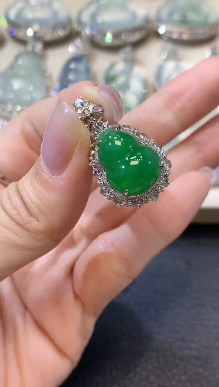 【闪购商品】翡翠吊坠(不含链)18K金镶嵌C36