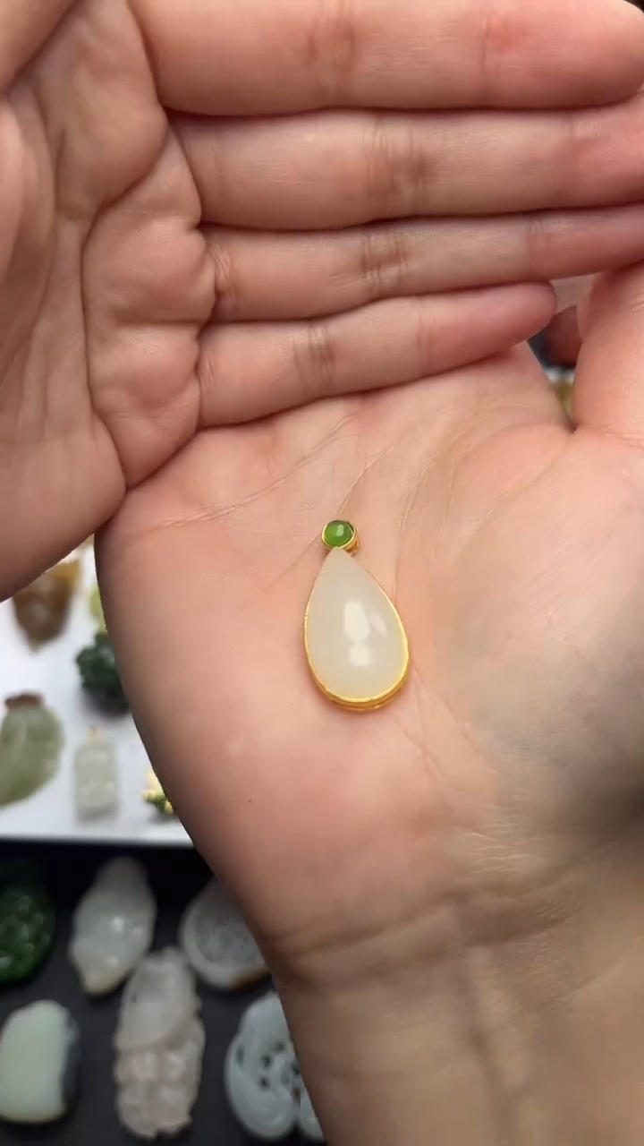 颈饰银S925镶嵌和田玉水滴