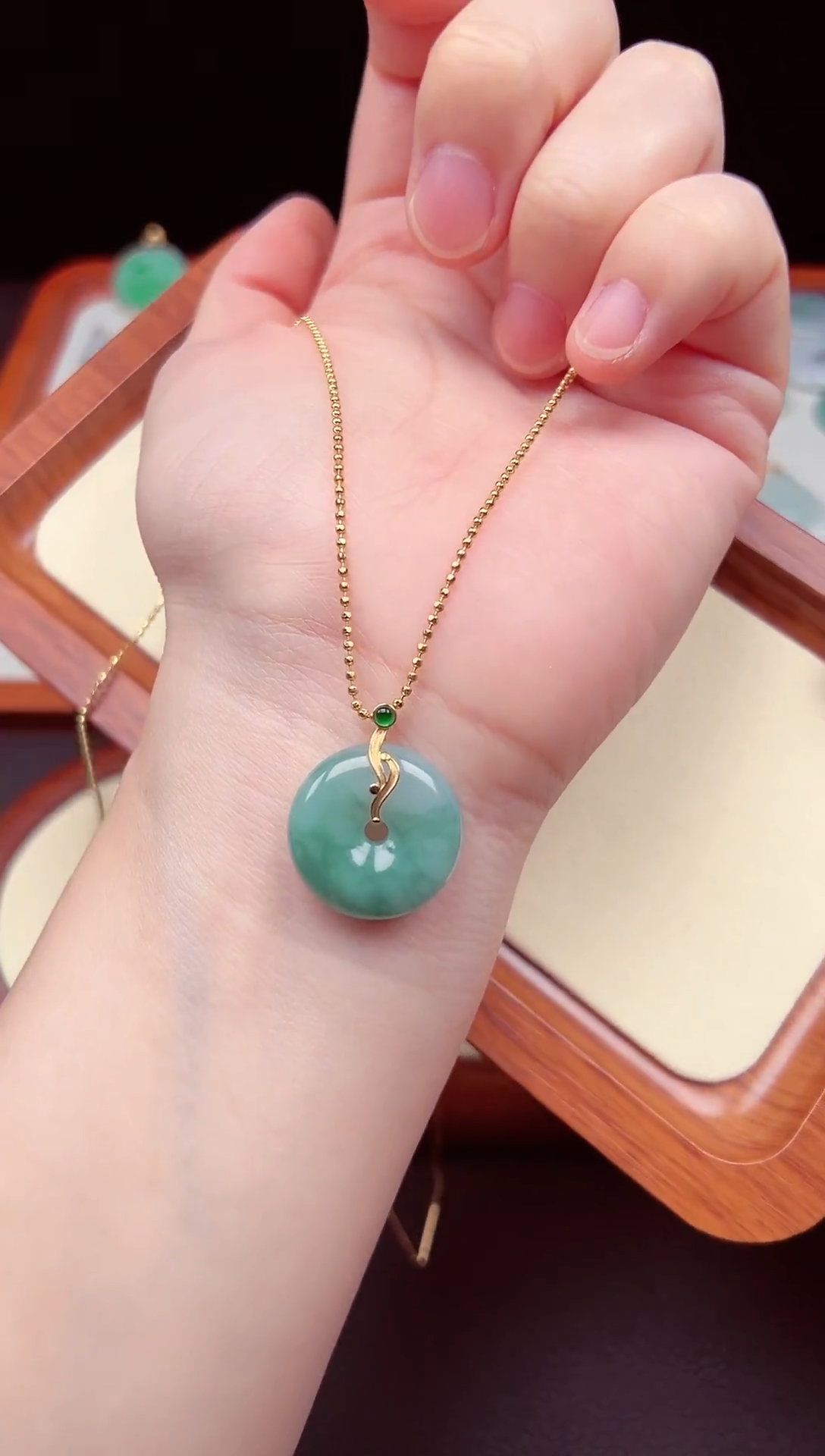 【闪购商品】翡翠颈饰18K金镶嵌平安扣