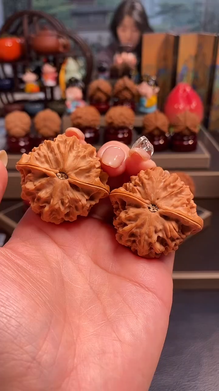 【闪购商品】文玩核桃把件D745玉麒麟42