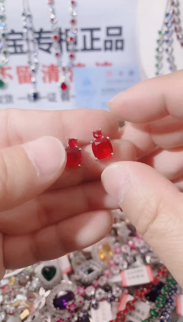 未镶嵌耳饰红宝石  