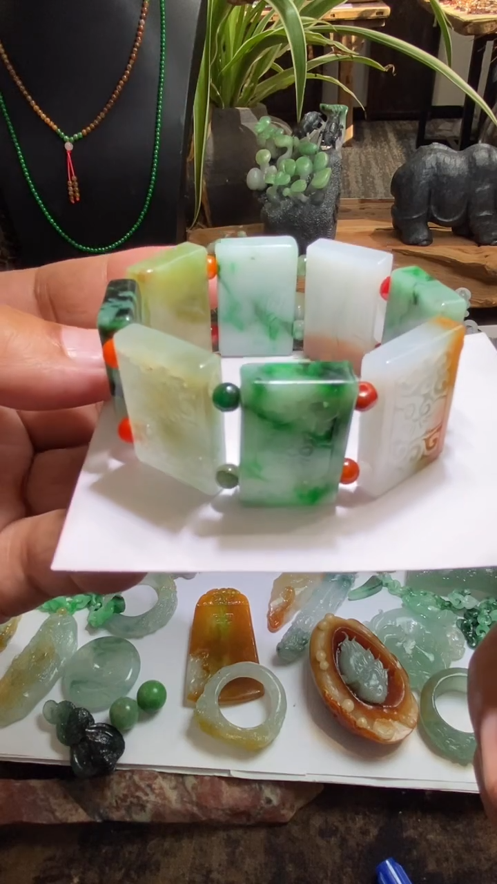 未镶嵌定制翡翠毛货（隔珠红烧红）