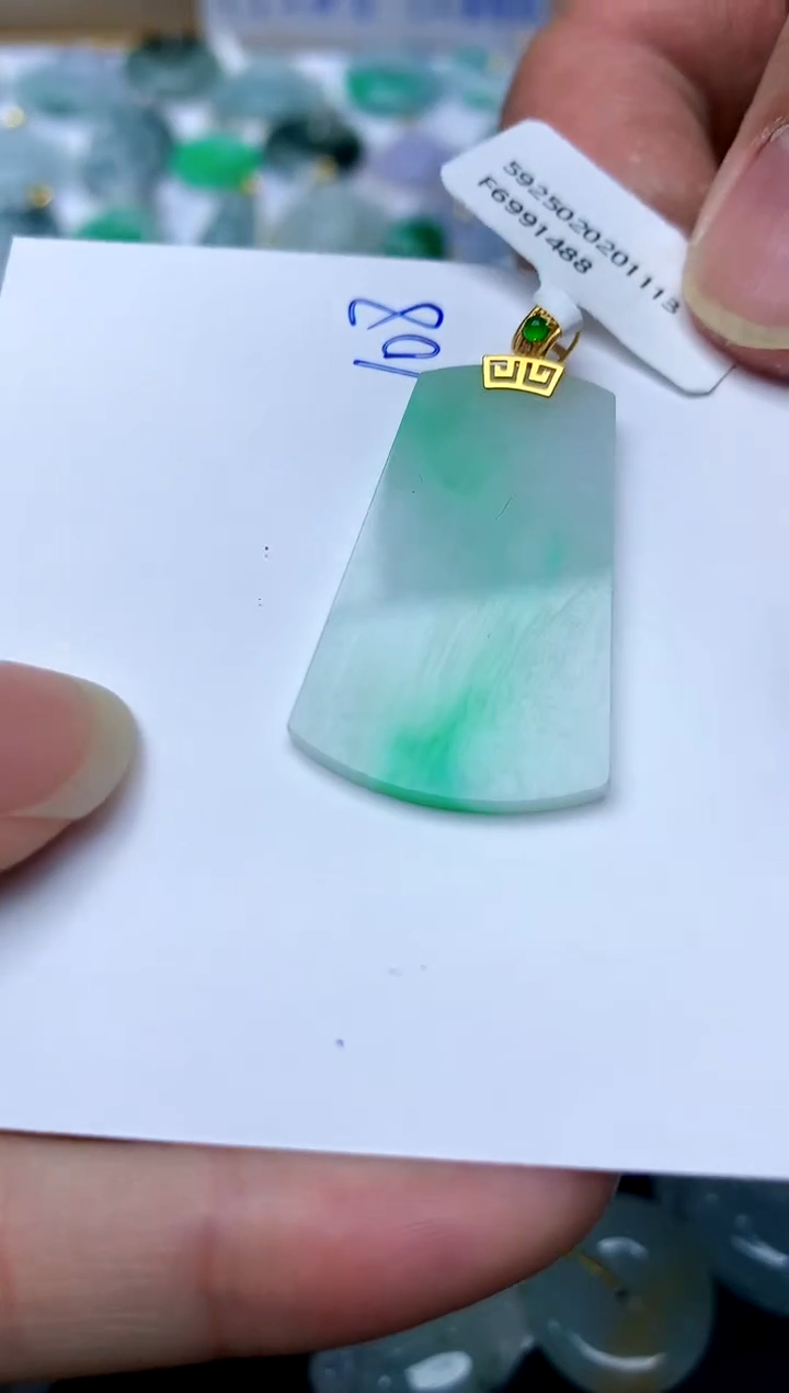 【闪购商品】翡翠颈饰18K金镶嵌108天然A货翡翠