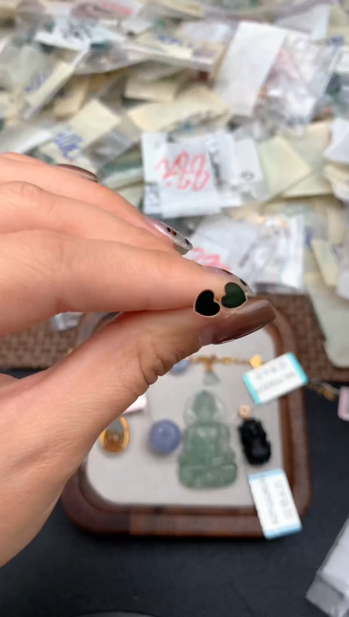 18K金镶嵌挂件翡翠一