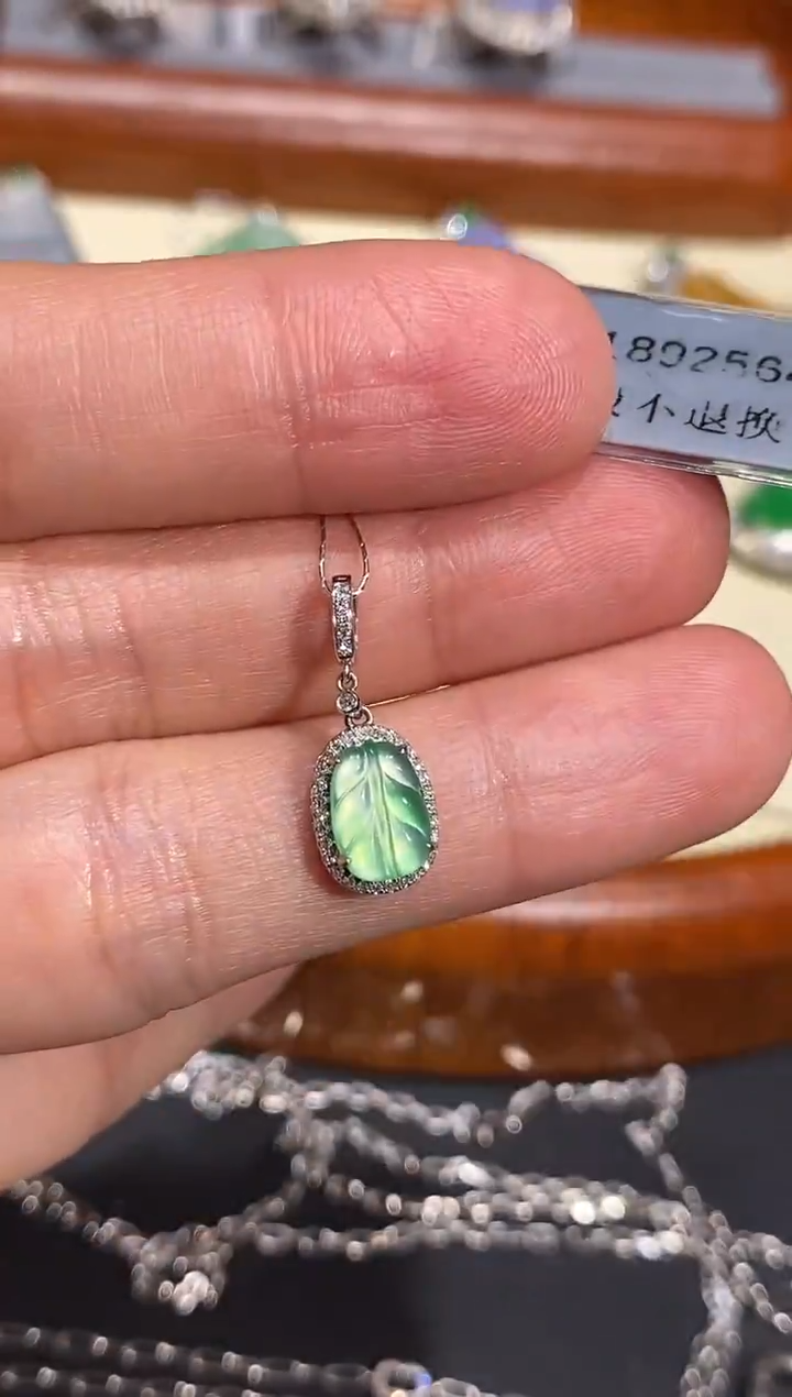 【闪购商品】翡翠吊坠(不含链)18K金镶嵌吊坠