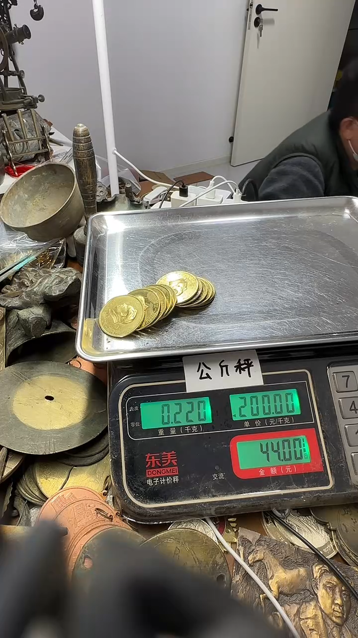 洪*有锈铜章，，，，，，，，