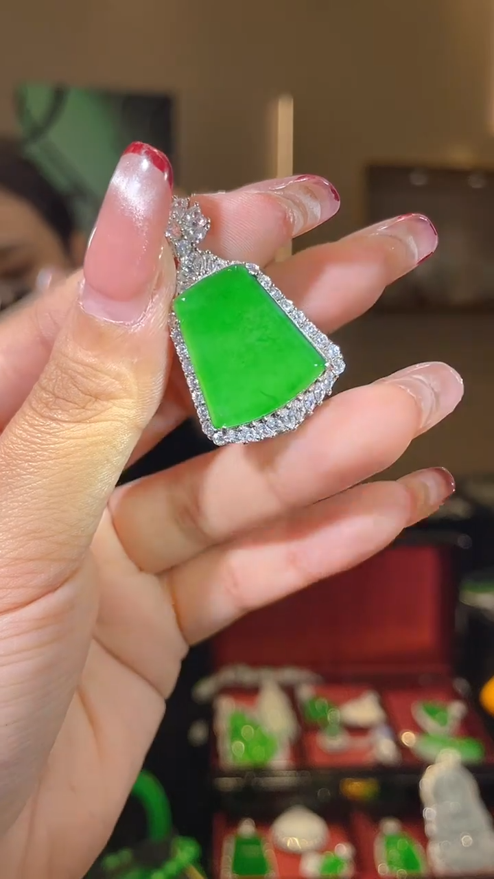 【闪购商品】翡翠吊坠(不含链)银S925镶嵌天然翡翠A货