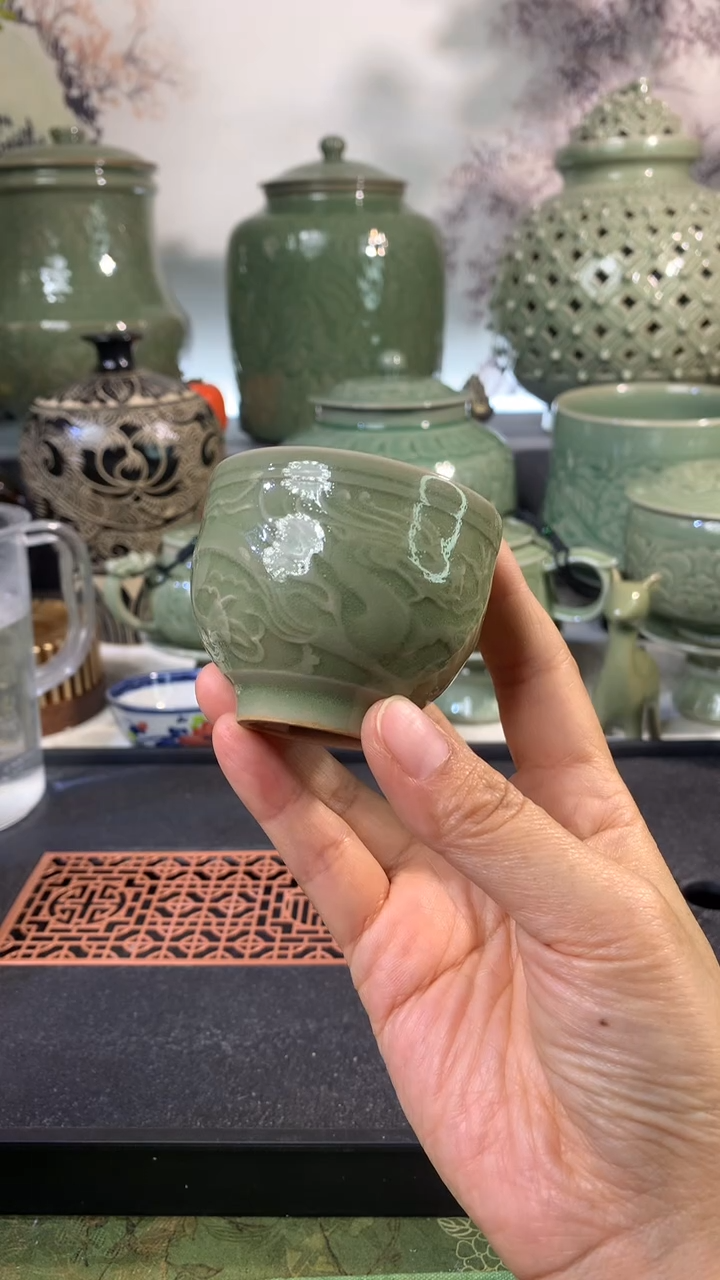 现代耀州窑微瑕二级蛟龙小茶杯一只