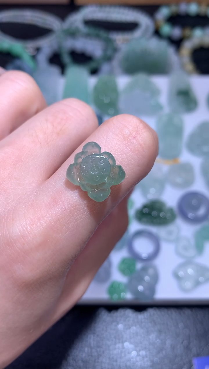 定制翡翠未镶嵌莲花