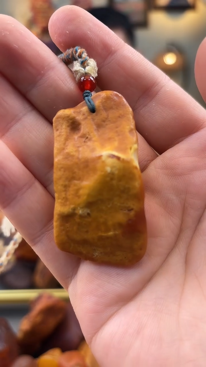 未镶嵌颈饰琥珀吊坠