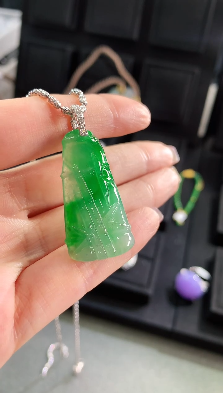【闪购商品】翡翠吊坠(不含链)18K金镶嵌吊坠