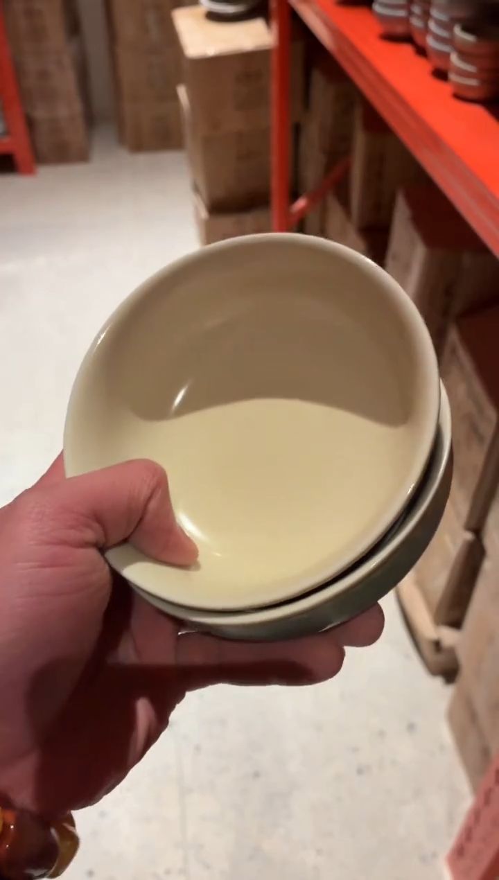 瓷片H****吖379微瑕外绿内白饭碗2个