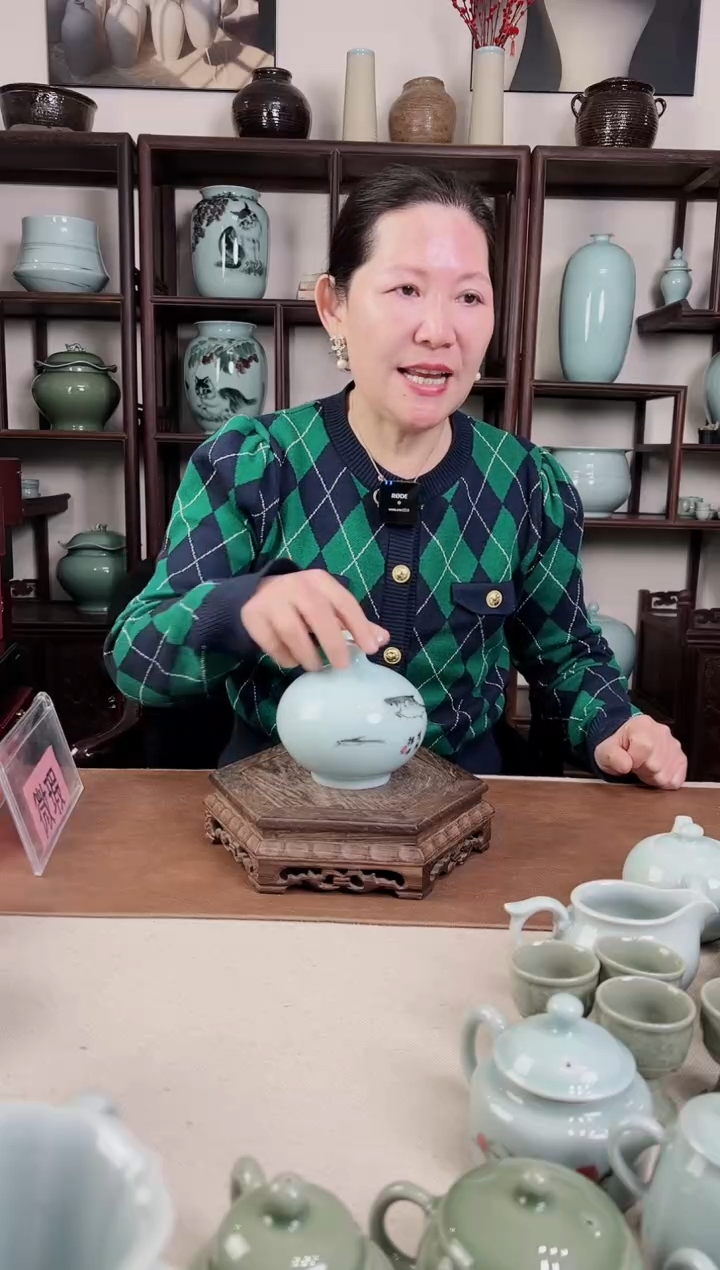 【闪购商品】杯釉中彩 鱼画 小果瓶B