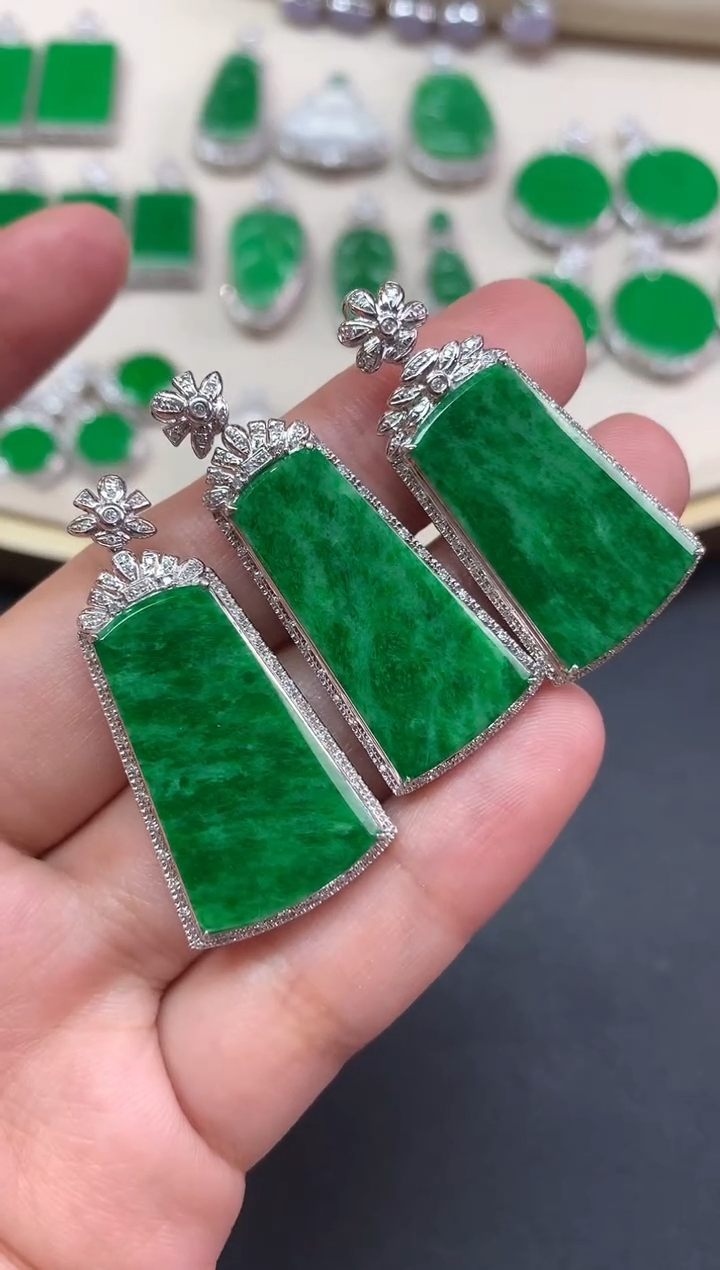 【闪购商品】翡翠吊坠(不含链)18K金镶嵌Q102|3980|多样性发其一