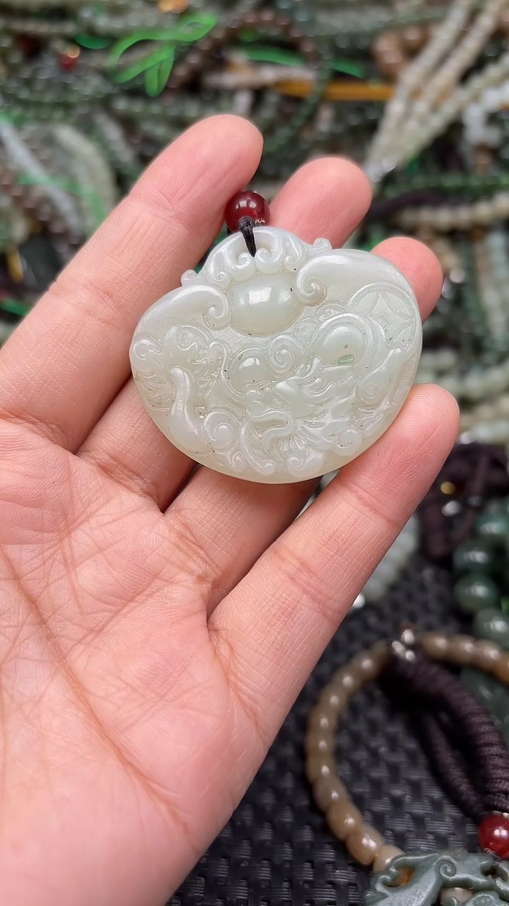 颈饰未镶嵌和田玉1