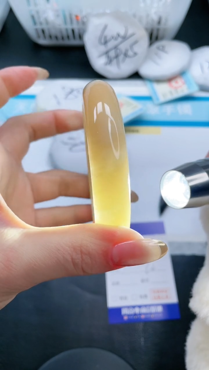 【闪购商品】石英质玉手镯未镶嵌21V267-60