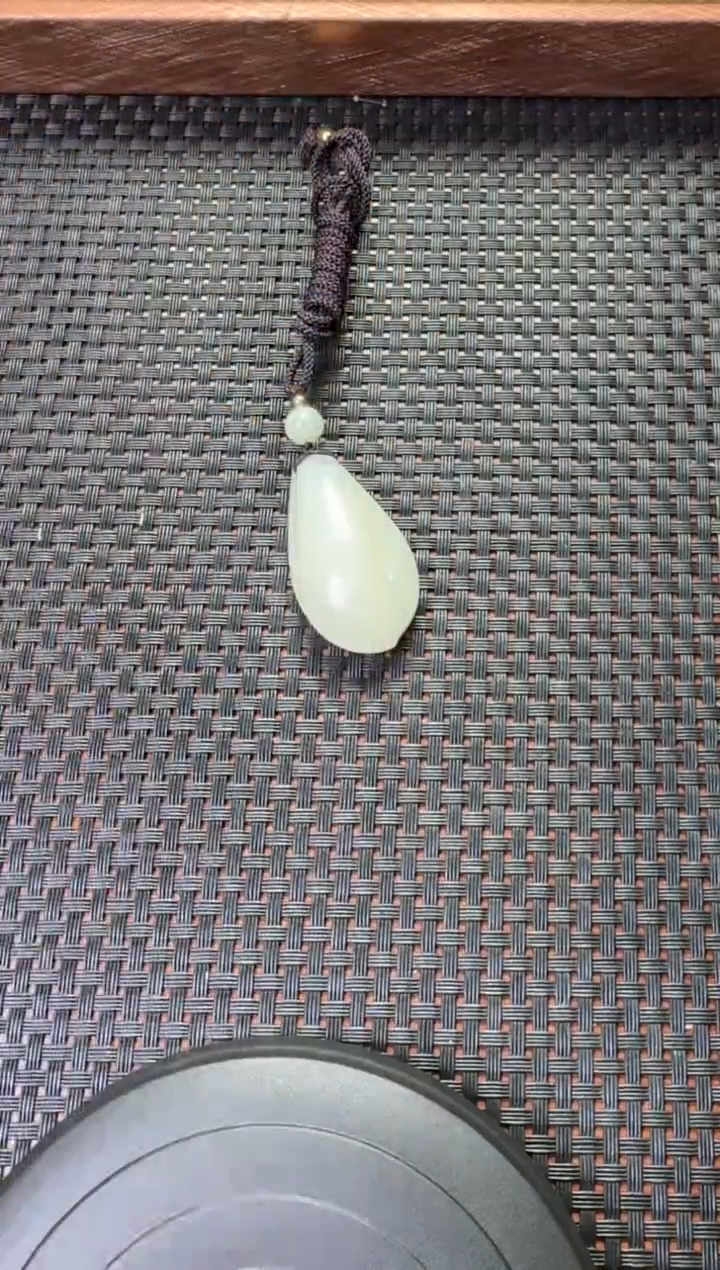 吊坠(赠链)未镶嵌和田玉和田玉吊坠