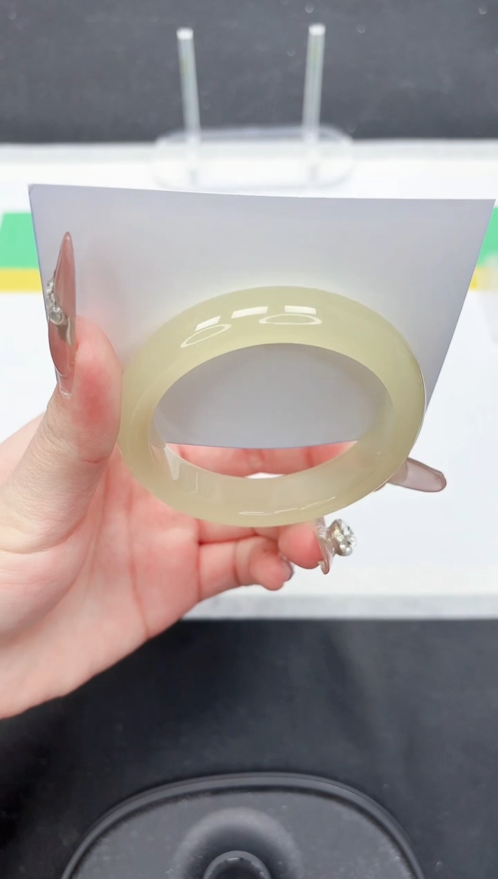 【闪购商品】石英质玉手镯未镶嵌13-54.3