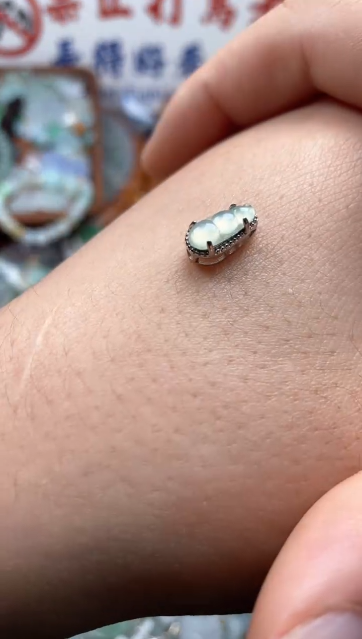 【闪购商品】翡翠颈饰未镶嵌哥哥