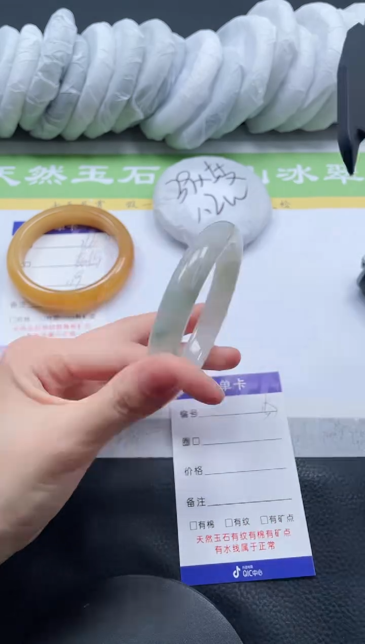 【闪购商品】石英质玉手镯未镶嵌A157-59+