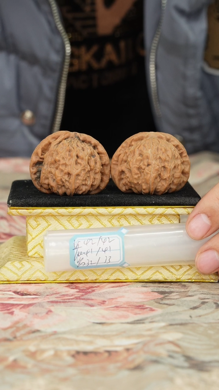 【闪购商品】文玩核桃把件白狮子