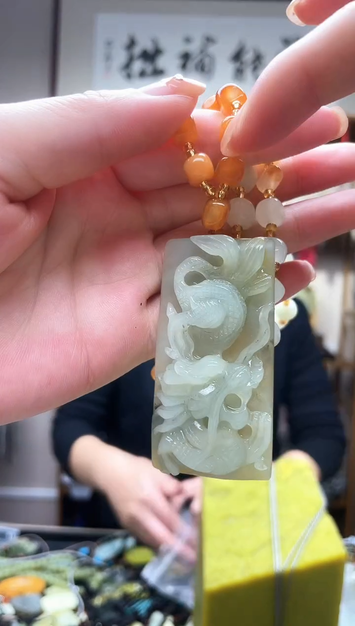 未镶嵌岫玉吊坠`