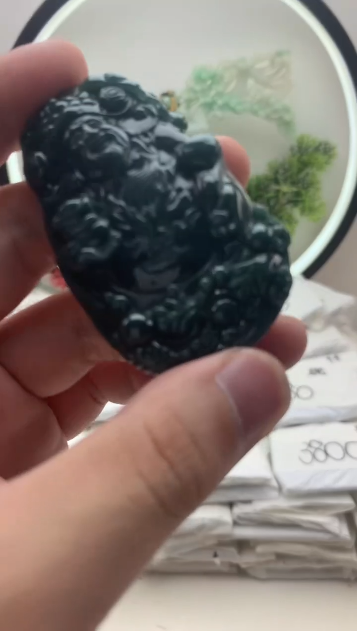 颈饰未镶嵌翡翠财神