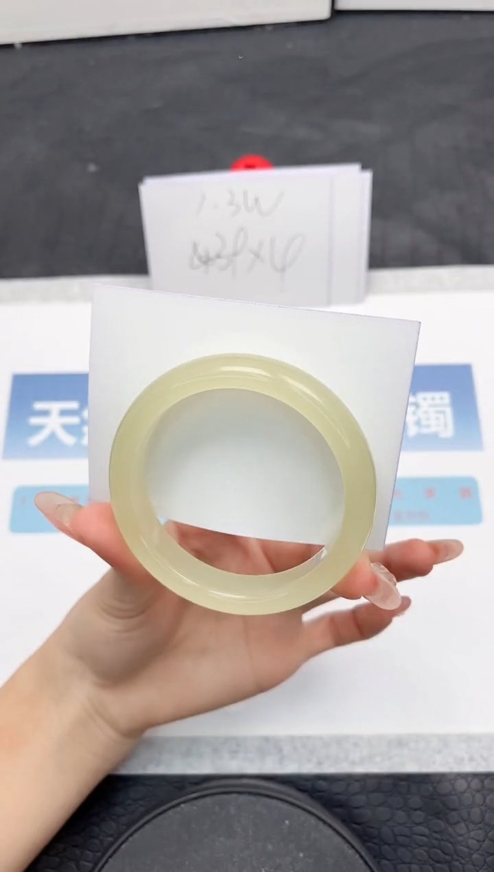 【闪购商品】石英质玉手镯未镶嵌A164-58.2