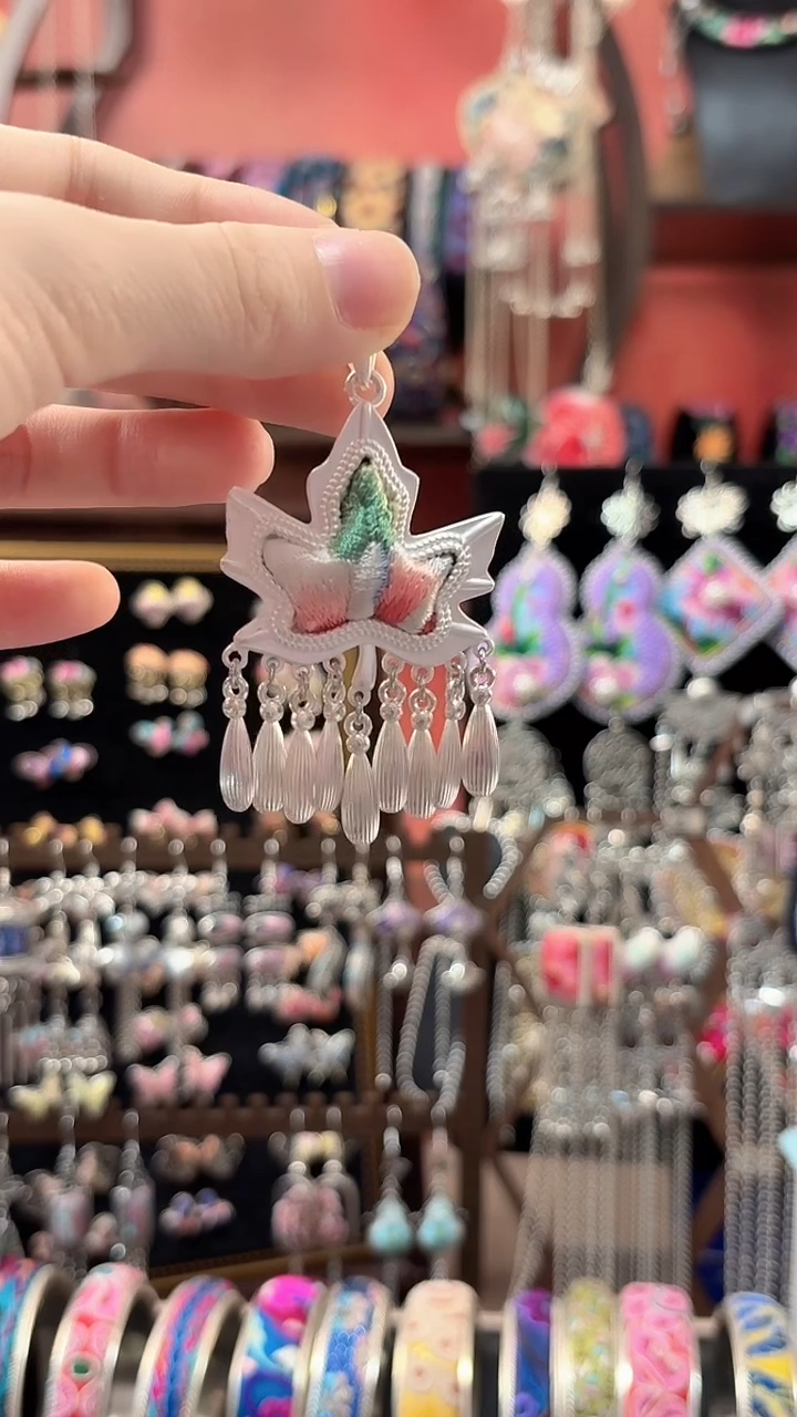 织绣上**水 云织谣民族风精美饰品   277