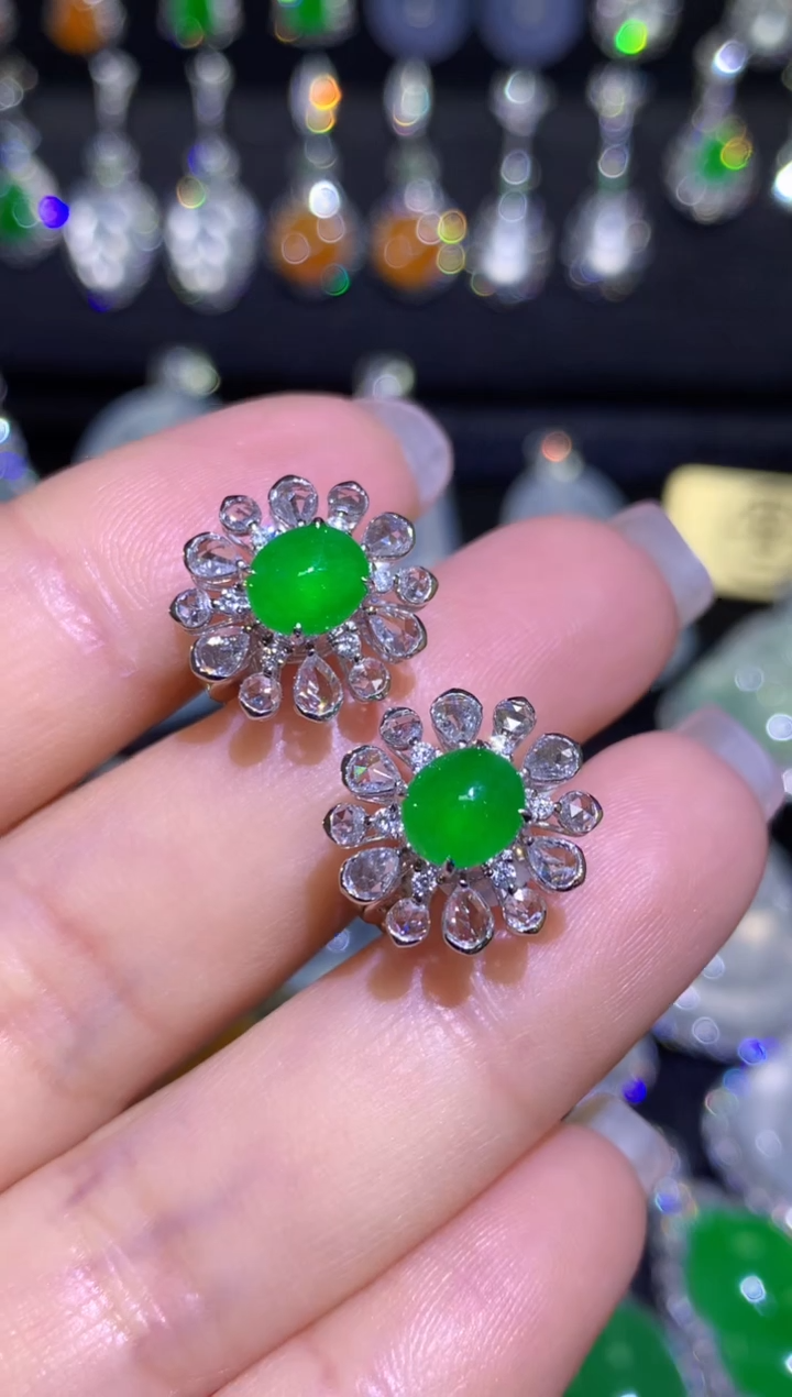 【闪购商品】翡翠耳饰18K金镶嵌高冰满绿蛋面耳包