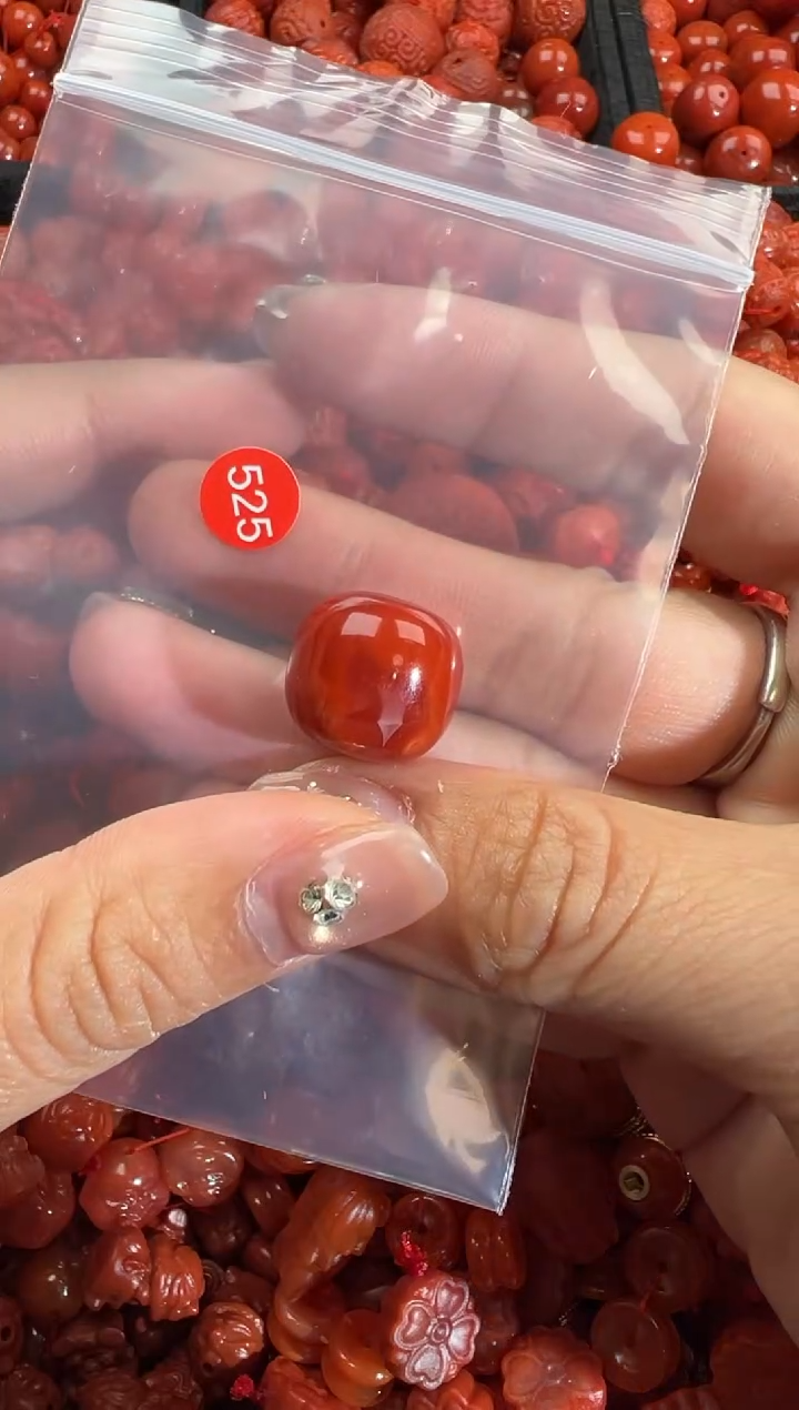 南红玛瑙合金颈饰1