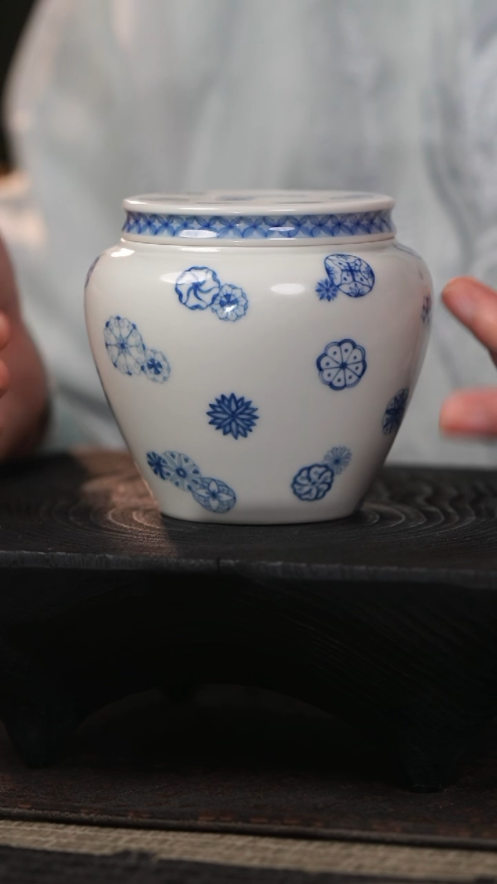 【闪购商品】醒茶罐皮球花青花