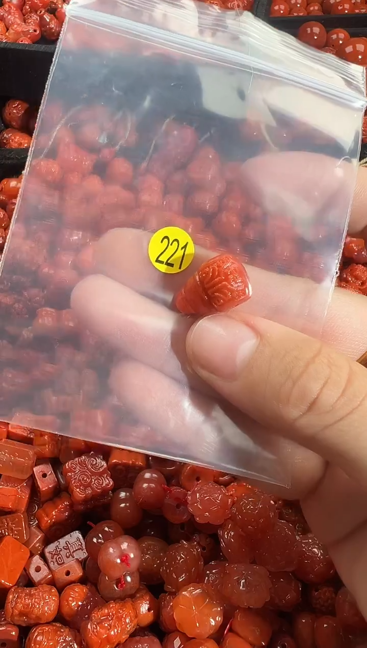 颈饰未镶嵌南红玛瑙1