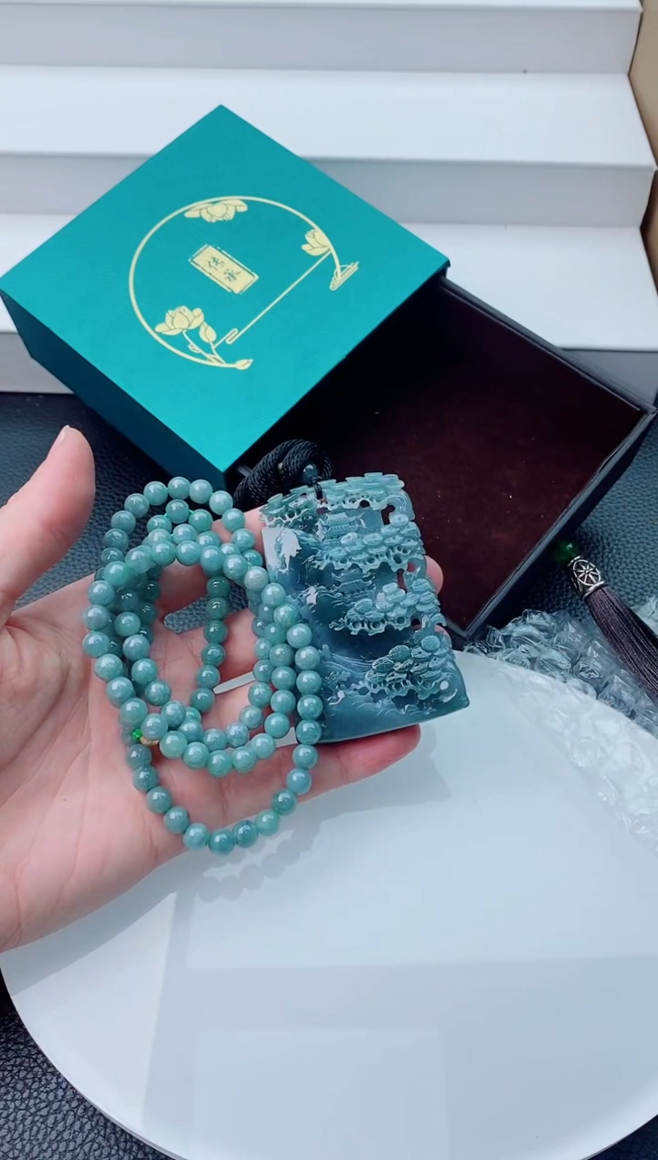 【闪购商品】翡翠颈饰未镶嵌           