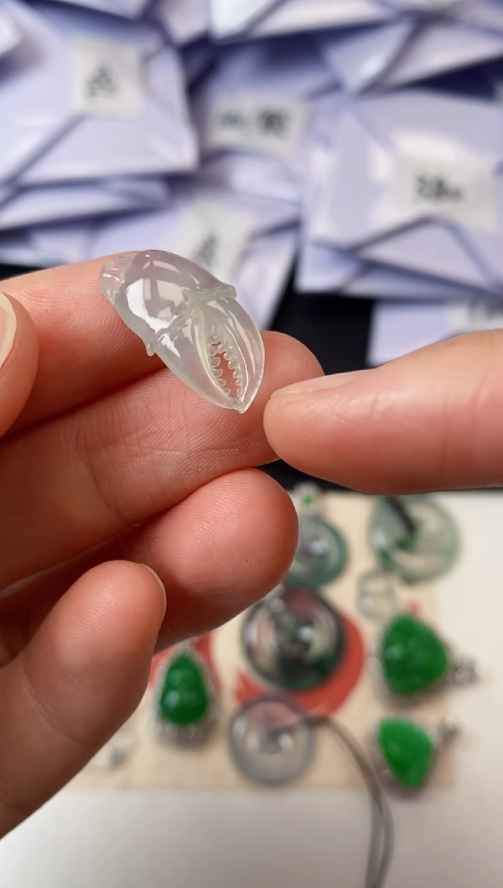 【闪购商品】翡翠手链未镶嵌蟹钳