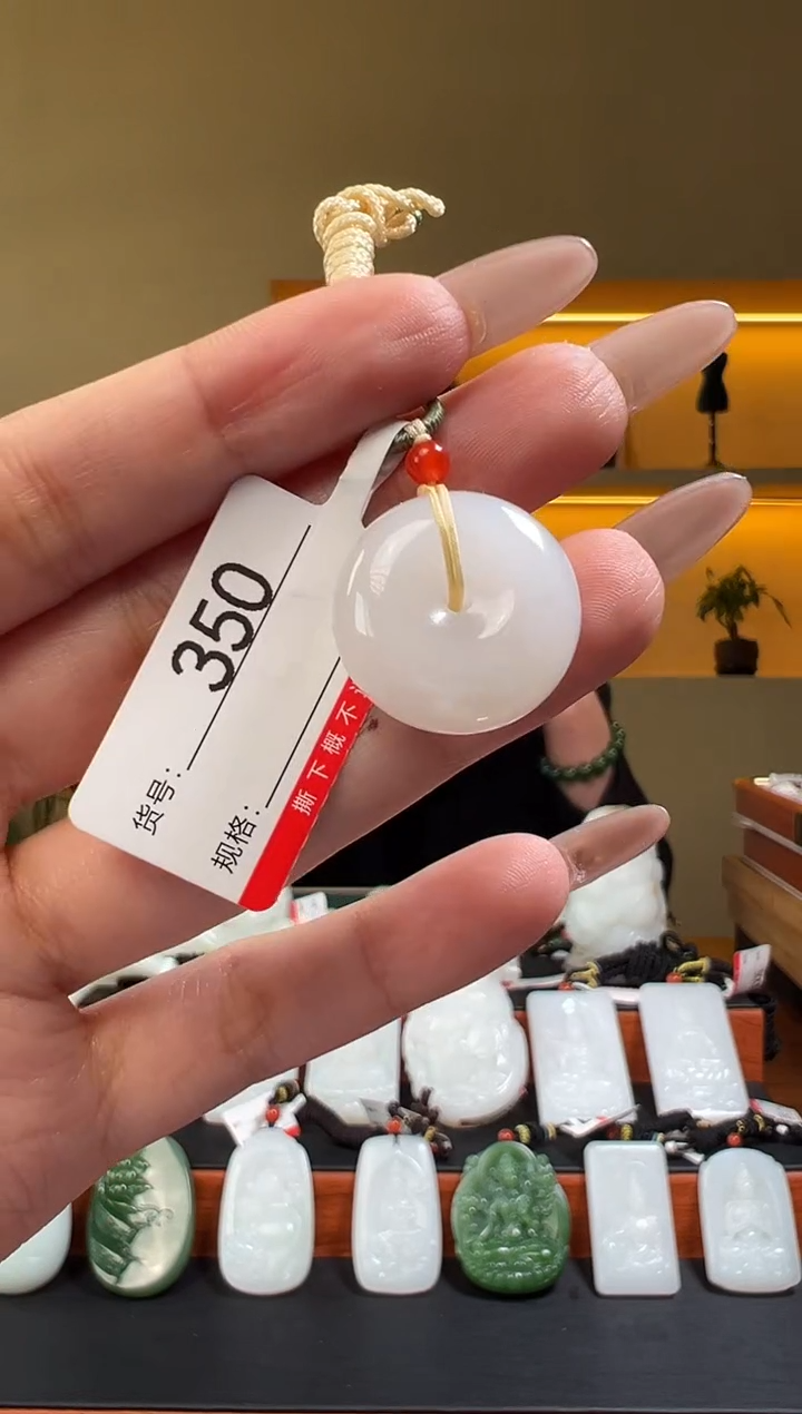 颈饰未镶嵌和田玉1