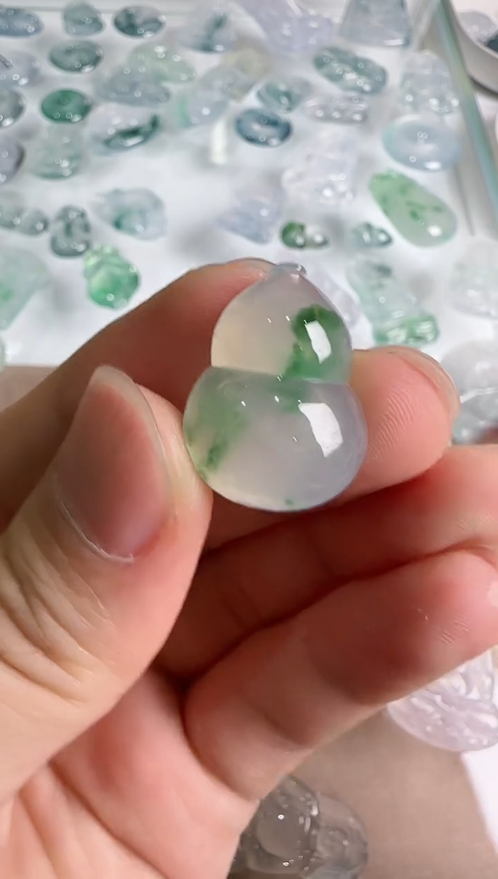 【闪购商品】翡翠吊坠(不含链)未镶嵌··