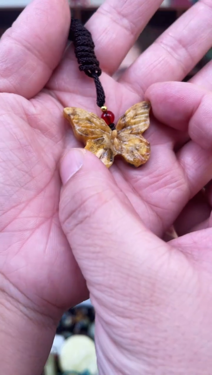 未镶嵌蛇纹石玉颈饰`