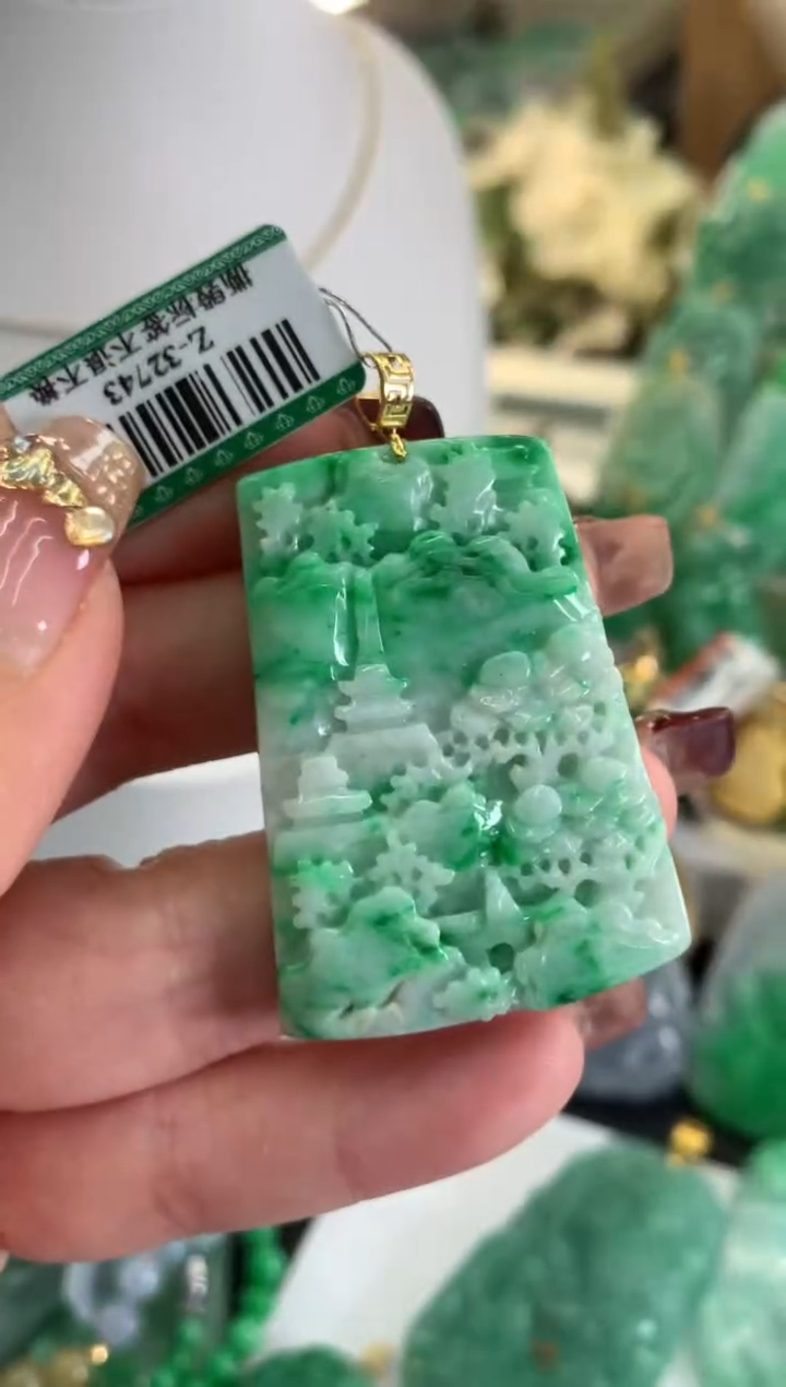 【闪购商品】翡翠吊坠(不含链)18K金镶嵌挂件