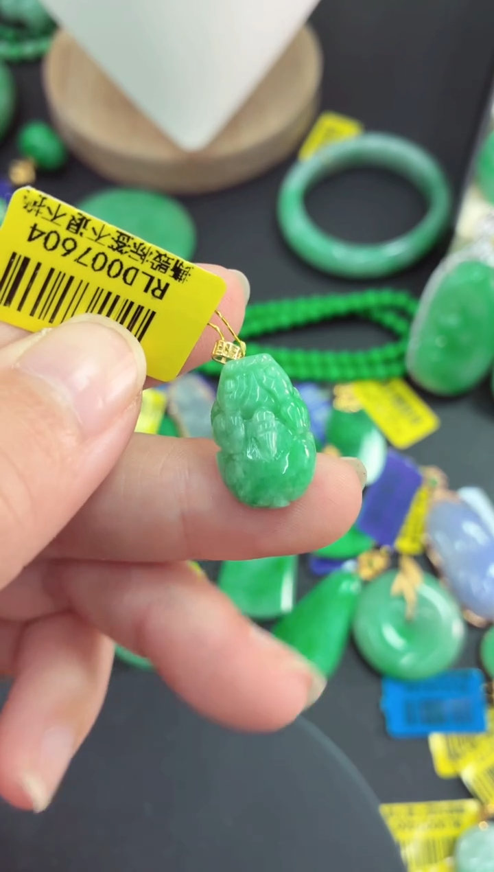 吊坠(不含链)18K金镶嵌翡翠挂件