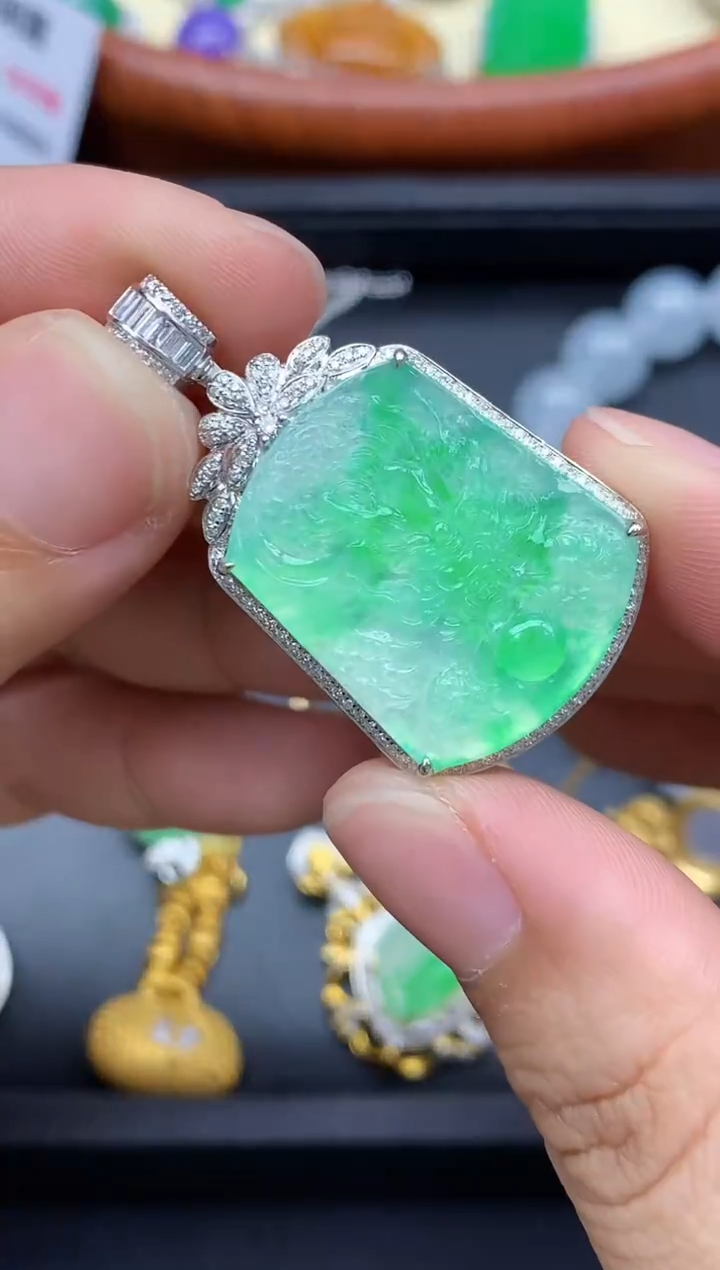 颈饰18K金镶嵌翡翠669-中国好珍宝